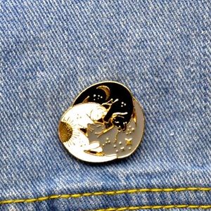Cat 🐈‍⬛ moon 🌙 lover’s brooch pin